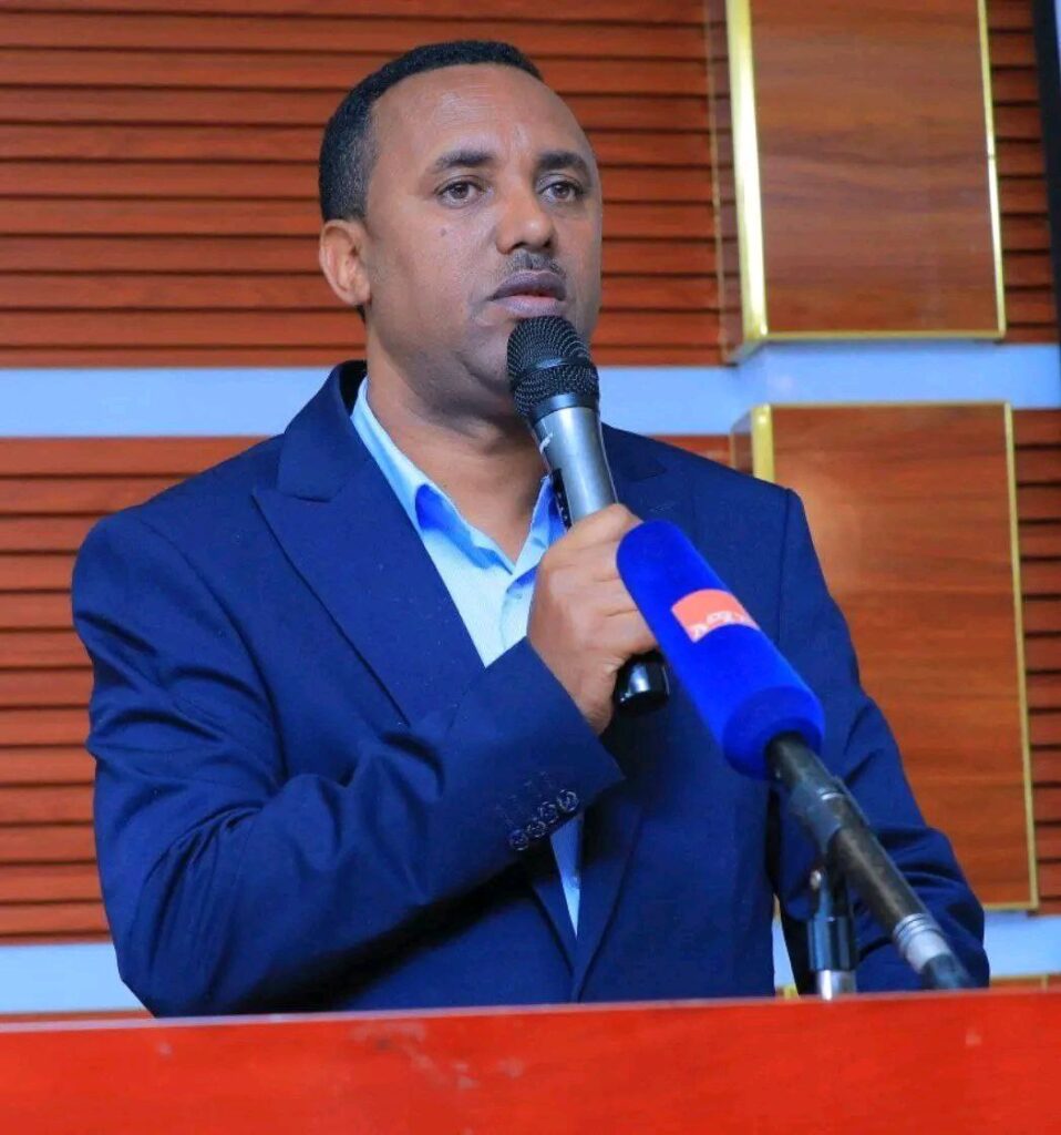 5811944011625859998 121